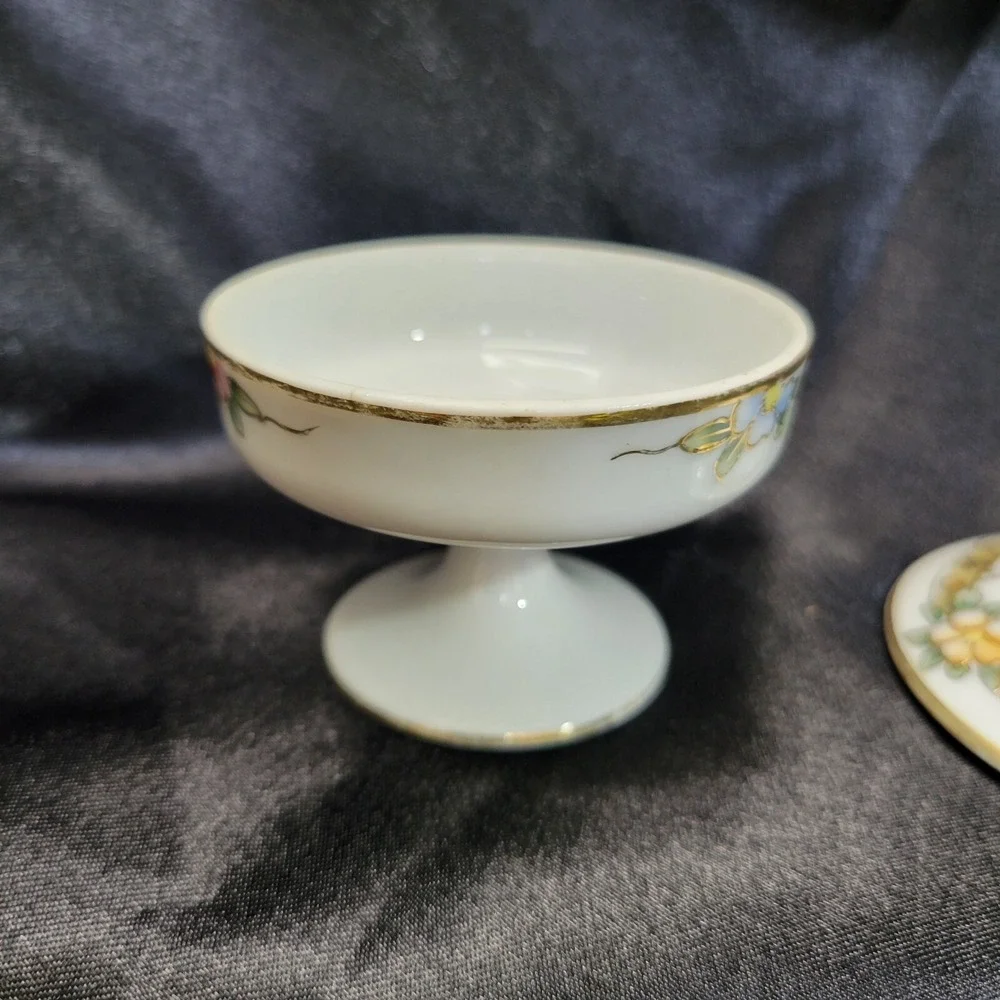 Hand Painted Nippon Round Floral Pedestal Powder Trinket Box Gold Trimmed